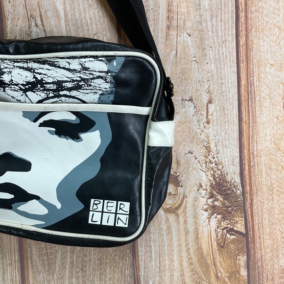 ➡️Berlin Band Square Tote - Picture 2 of 10